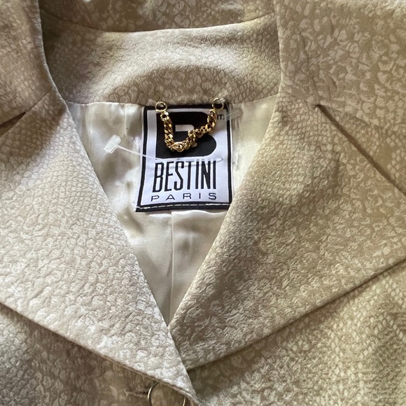 Gorgeous Bestini two-piece ivory/beige skirt suit, EUC/small-medium - Picture 4 of 8